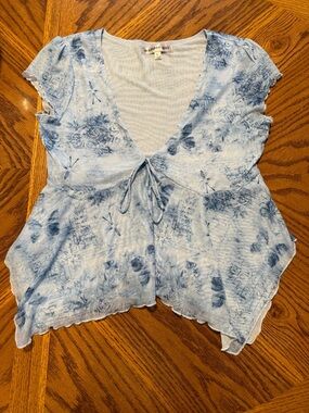 Madden Girl Blue Floral Tie-Front Short Sleeve Top